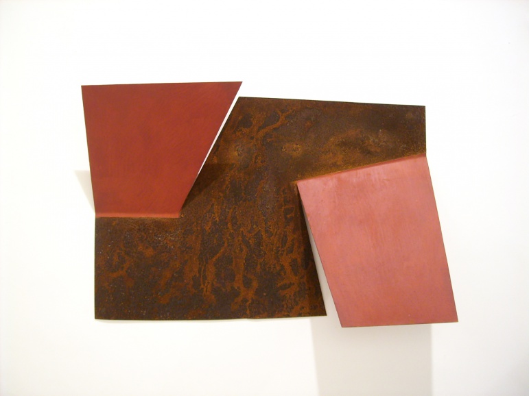 Sem título, 2009, relevo em metal (ferro oxidado e zarcão), 32 x 52 x 11,5 cm 